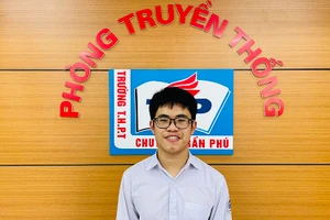 Thí sinh Vũ Bùi Đình Tùng, nhà vô địch Cuộc thi tìm hiểu lịch sử, văn hóa dân tộc “Tự hào Việt Nam” lần thứ IV, năm học 2021-2022.