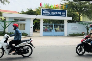 Trường THCS Võ Thị Sáu đóng cửa vì nhiều giáo viên, học sinh mắc Covid-19. Ảnh chụp trưa 3/3. (Ảnh: Trọng Duy)