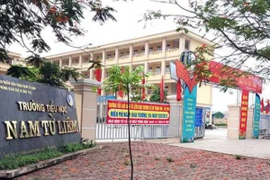 Một học sinh lớp 4 ở Hà Nội bị bỏ quên trên xe đưa đón