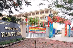 Một học sinh lớp 4 ở Hà Nội bị bỏ quên trên xe đưa đón