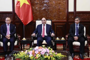 Huấn luyện viên bóng đá nam Park Hang-seo và Huấn luyện viên bóng đá nữ Mai Đức Chung là hai huấn luyện viên xuất sắc đại diện cho các huấn luyện viên có nhiều cống hiến, lập thành tích xuất sắc tại SEA Games 31. 