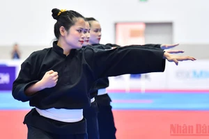 Vượt qua đối thủ Brunei trong trận thi đấu chung kết cuối cùng của nội dung biểu diễn, đội tuyển Pencak Silat Việt Nam đã có được tấm huy chương Vàng đầu tiên tại SEA Games năm nay.