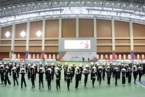 Các nghệ sĩ, diễn viên Việt Nam tập luyện chuẩn bị cho lễ khai mạc SEA Games 31. (Ảnh TRẦN HẢI)