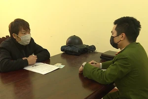 Công an thành phố Việt Trì, Phú Thọ, bắt đối tượng có hành vi cướp giật trên địa bàn. (Ảnh: Nguyễn Chung)