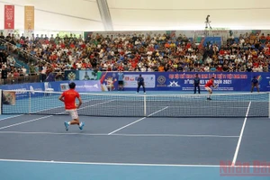 Trận chung kết nội dung đơn nam môn Quần vợt giữa Lý Hoàng Nam và Trịnh Linh Giang.