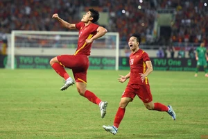 Tiền đạo Nhâm Mạnh Dũng trở thành người hùng với bàn thắng ở phút 83, giúp U23 Việt Nam bảo vệ thành công tấm Huy chương Vàng bóng đá nam SEA Games. (Ảnh: THÀNH ĐẠT)