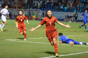 Huỳnh Như ăn mừng bàn thắng mở tỷ số cho đội tuyển bóng đá nữ Việt Nam trong trận chung kết bóng đá nữ SEA Games 31. (Ảnh: Thành Đạt)