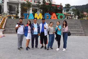 Đoàn vận động viên, huấn luyện viên tham gia SEA Games 31 tới thăm Tam Đảo, Vĩnh Phúc. (Ảnh: Trung tâm Thông tin Xúc tiến du lịch Vĩnh Phúc) 