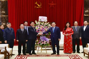 Đồng chí Vương Đình Huệ tiếp Đoàn đại biểu Thường trực Ban Trị sự Tổng hội Hội thánh Tin lành Việt Nam (miền bắc).