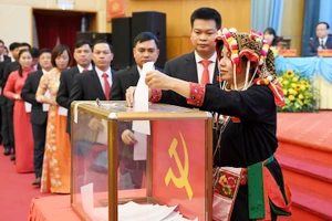 "Nêu gương" đã được Chủ tịch Hồ Chí Minh xác định là một phương thức lãnh đạo của Ðảng và thành phần cốt yếu của văn hóa Ðảng. (Ảnh: tapchicongsan.org.vn)