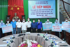 Ngành giáo dục tiếp nhận hỗ trợ của doanh nghiệp cho trẻ em, học sinh mồ côi cha mẹ vì dịch Covid-19.