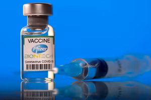 Vaccine ngừa Covid-19 của Pfizer/BioNTech. (Ảnh: Reuters)