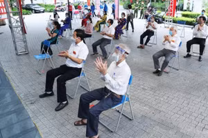 Cử tri Hà Nội đi bỏ phiếu. 