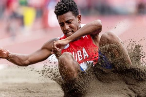 VĐV Robiel Yankiel Sol giành HCV đầu tiên cho đoàn Cuba. Ảnh: IOC