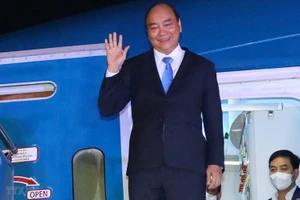 Chủ tịch nước Nguyễn Xuân Phúc kết thúc tốt đẹp chuyến thăm chính thức Cuba và tham dự Phiên thảo luận chung cấp cao Đại hội đồng Liên hợp quốc Khóa 76, về tới sân bay quốc tế Nội Bài, Hà Nội.