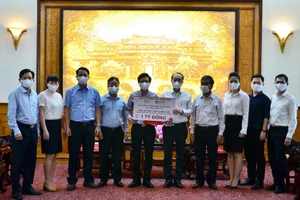 SeABank và Tập đoàn BRG ủng hộ Thừa Thiên - Huế thiết bị y tế.