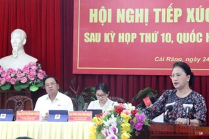 Chủ tịch Quốc hội Nguyễn Thị Kim Ngân phát biểu với cử tri quận Cái Răng, TP Cần Thơ.