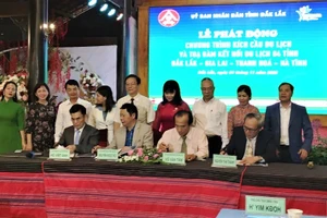 Lãnh đạo Hiệp hội Du lịch Đắk Lắk-Gia Lai-Thanh Hóa-Hà Tĩnh ký kết hợp tác, triển khai các gói kích cầu du lịch.