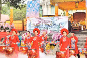 Một tiết mục trong Lễ kỷ niệm 10 năm Hoàng thành Thăng Long được công nhận là Di sản Văn hóa thế giới.