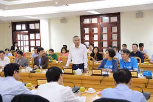 gày 10-11, Thứ trưởng Phùng Đức Tiến làm việc với hai tỉnh Hà Tĩnh, Quảng Bình về khắc phục hậu quả mưa lũ ở miền trung.