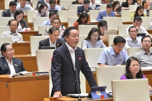 Bộ trưởng TN-MT Trần Hồng Hà giải trình về tình trạng ô nhiễm không khí ở các thành phố lớn.