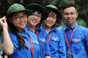 Để đưa đất nước phát triển nhanh và bền vững trên con đường xã hội chủ nghĩa thì không có gì hơn là xây dựng đất nước dựa trên phát triển con người. Ảnh: KHÁNH AN.