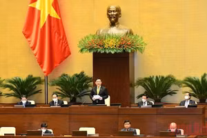 Chủ tịch Quốc hội Vương Đình Huệ phát biểu bế mạc phiên chất vấn và trả lời chất vấn ngày 12/11. (Ảnh: LINH NGUYÊN)