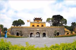 Đoan Môn là cửa chính phía Nam vào Hoàng thành Thăng Long được xây dựng vào thời nhà Lê trung hưng được tu sửa vào thời nhà Nguyễn. Ảnh: TTXVN.