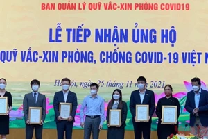 Đại diện Tập đoàn G.A. Consultants Nhật Bản tại Việt Nam ủng hộ 100 nghìn USD cho Quỹ Vaccine phòng, chống Covid-19.