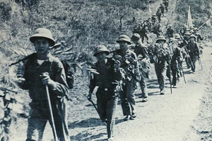 Bộ đội ta hành quân vào chiến trường. Ảnh tư liệu