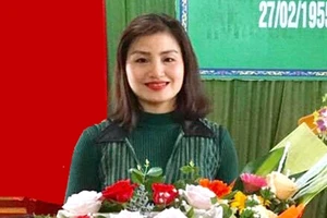 Nguyễn Thị Hồng đoạt giải Nhất tuần thi thứ bảy.