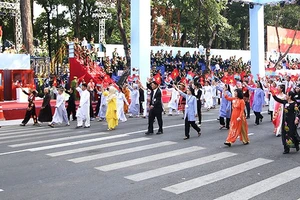 Diễu hành kỷ niệm Ngày giải phóng hoàn toàn miền nam, thống nhất đất nước. Ảnh tư liệu