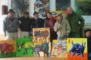 Thành quả trại sáng tác tranh con giáp đón năm Tân Sửu của nhóm họa sĩ Cà-phê Bụi và các đồng nghiệp.