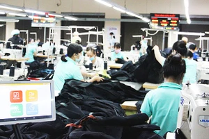 Mỗi chuyền có một máy tính bảng để sử dụng.