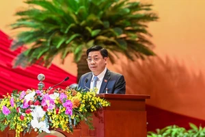 Đồng chí Dương Văn Thái, Ủy viên Trung ương Đảng khóa XIII, Bí thư Tỉnh ủy, Chủ tịch HĐND tỉnh Bắc Giang trình bày tham luận. Ảnh: TUẤN ANH - DUY LINH