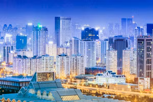 Lung linh đêm Hà Nội. Ảnh: VINH PHẠM