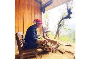 Lý Tả Mẩy vẫn đang bận rộn chuẩn bị những đơn hàng mới.