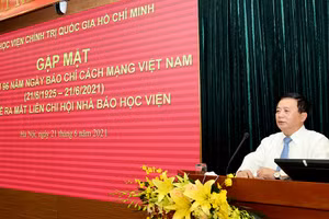 Đồng chí Nguyễn Xuân Thắng, Ủy viên Bộ Chính trị, Giám đốc Học viện Chính trị quốc gia Hồ Chí Minh, Chủ tịch Hội đồng Lý luận Trung ương phát biểu tại buổi gặp mặt. Ảnh: Cổng thông tin Học viện Chính trị quốc gia Hồ Chí Minh.