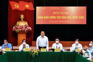 Đồng chí Nguyễn Trọng Nghĩa, Bí thư Trung ương Đảng, Trưởng Ban Tuyên giáo Trung ương phát biểu tại hội nghị.