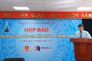 Phó Chủ tịch Thường trực Hội Nhà báo Việt Nam, Phó Chủ tịch Hội đồng Giải Báo chí quốc gia lần thứ XV năm 2020 Hồ Quang Lợi phát biểu tại buổi họp báo.