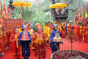 Văn hóa vừa là mục tiêu, vừa là động lực của sự phát triển kinh tế - xã hội. (Trong ảnh: Lễ hội đền Sóc).