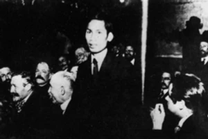 Nguyễn Ái Quốc tại Đại hội lần thứ XVIII của Đảng Xã hội Pháp ở Tua, tháng 12-1920.