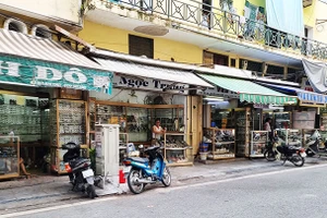 Cần kiểm tra chất lượng sản phẩm tại các cửa hàng kinh doanh kính.