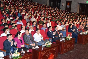 Đông đảo khán giả tham dự chương trình. 