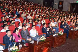 Đông đảo khán giả tham dự chương trình. 