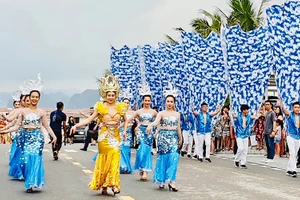 Màn diễu hành tại Carnaval Hạ Long 2019 (Ảnh: BND)