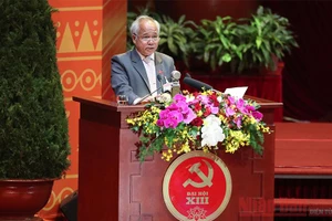 Đồng chí A Pớt, Phó Bí thư Thường trực Tỉnh ủy Kon Tum trình bày tham luận. (Ảnh: DUY LINH)