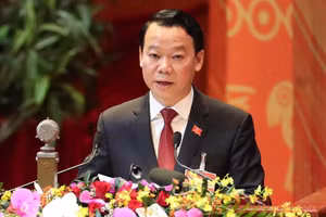 Bí thư Tỉnh uỷ Yên Bái Đỗ Đức Duy phát biểu tham luận. (ẢNH: ANH TUẤN - DUY LINH)