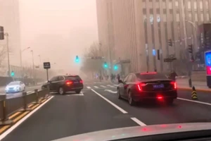 Tầm nhìn xa khoảng 300m tại một nút giao thông. (Ảnh: VI SA)