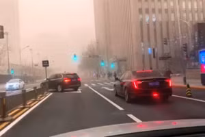 Tầm nhìn xa khoảng 300m tại một nút giao thông. (Ảnh: VI SA)